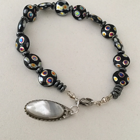 SUMMER SPECIAL 🎄 Metallic Statement Bracelet Mother of Pearl Charm. - Picture 3 of 10